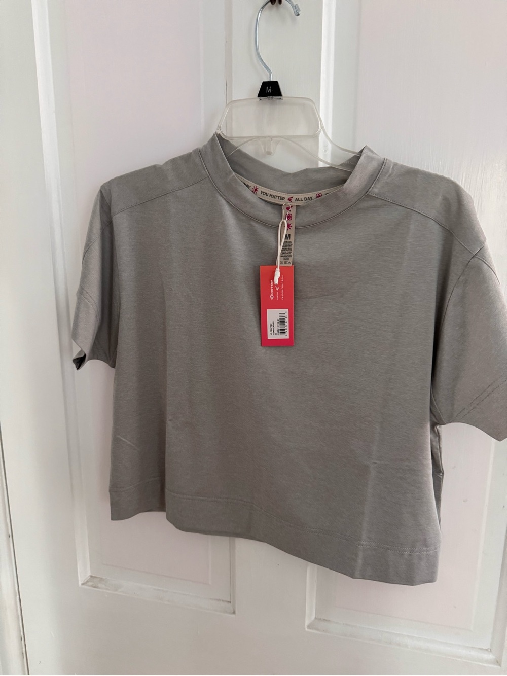 Easton Women's Workout Crop Tee in Light Gray NWT